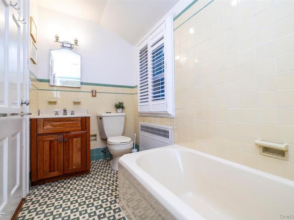 265 Raymond, Rockville Centre NY 11570