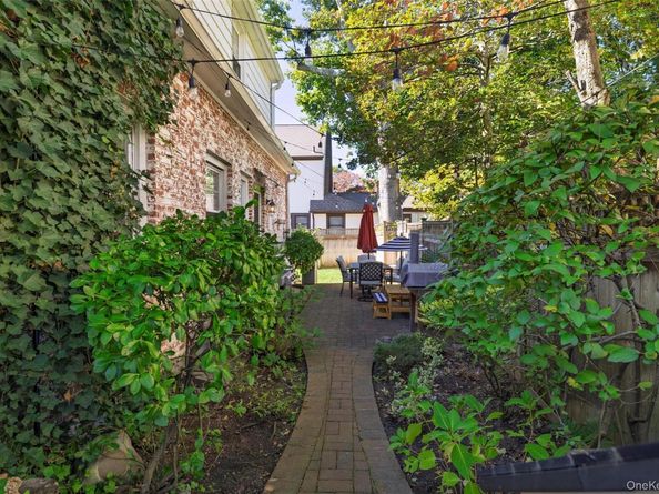 265 Raymond, Rockville Centre NY 11570