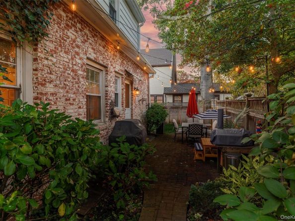 265 Raymond, Rockville Centre NY 11570