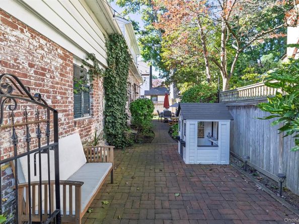 265 Raymond, Rockville Centre NY 11570