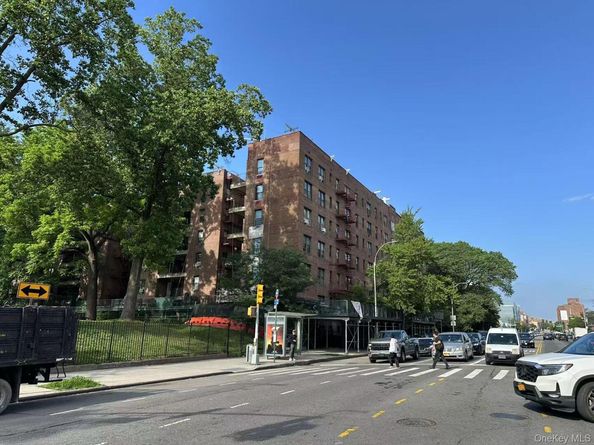 141-05 Northern Boulevard 7G, Flushing NY 11354