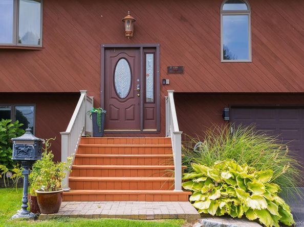 557 N Kings Avenue, Lindenhurst NY 11757