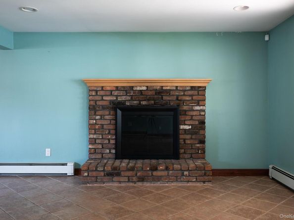 557 N Kings Avenue, Lindenhurst NY 11757