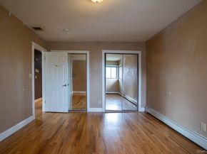 557 N Kings Avenue, Lindenhurst NY 11757