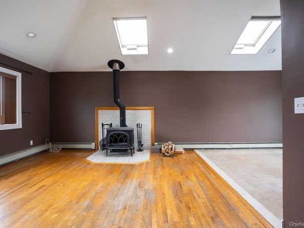 557 N Kings Avenue, Lindenhurst NY 11757