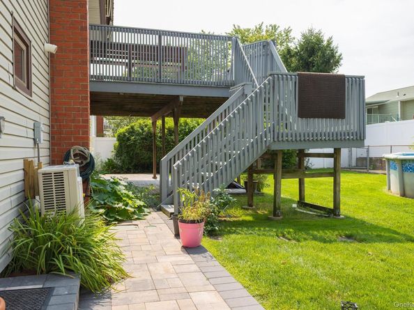 557 N Kings Avenue, Lindenhurst NY 11757