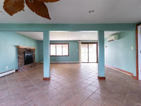 557 N Kings Avenue, Lindenhurst NY 11757