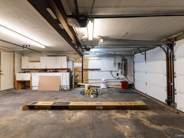 557 N Kings Avenue, Lindenhurst NY 11757