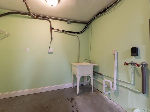 557 N Kings Avenue, Lindenhurst NY 11757