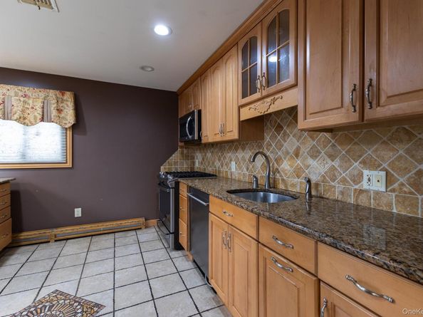 557 N Kings Avenue, Lindenhurst NY 11757