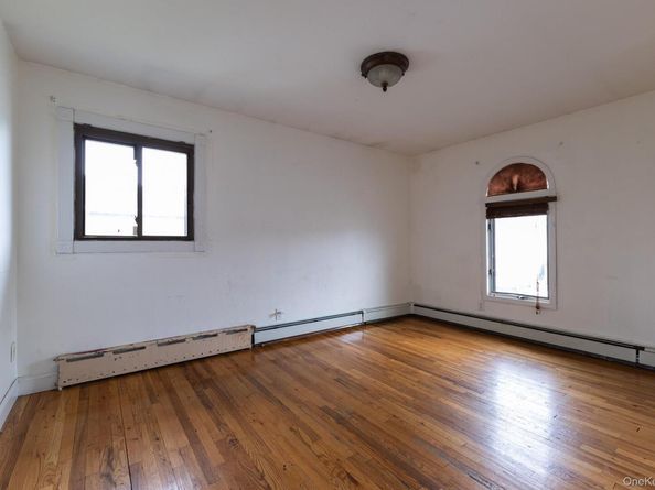 557 N Kings Avenue, Lindenhurst NY 11757