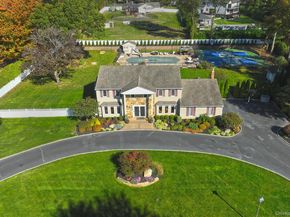 10 Burnham Lane, Dix Hills NY 11746