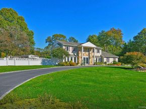 10 Burnham Lane, Dix Hills NY 11746