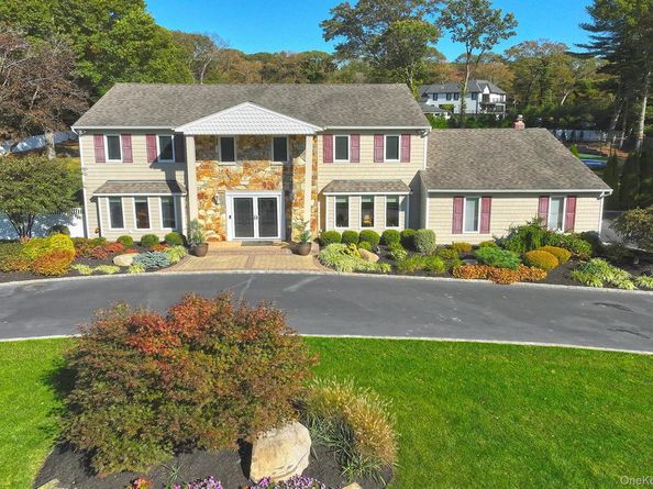 10 Burnham Lane, Dix Hills NY 11746
