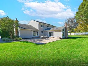 10 Burnham Lane, Dix Hills NY 11746