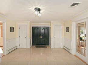10 Burnham Lane, Dix Hills NY 11746