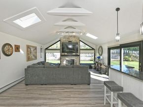10 Burnham Lane, Dix Hills NY 11746