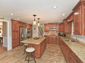 10 Burnham Lane, Dix Hills NY 11746