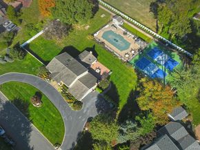10 Burnham Lane, Dix Hills NY 11746