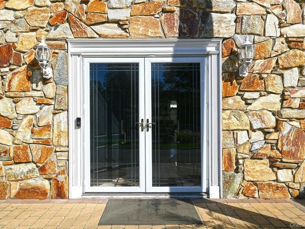 10 Burnham Lane, Dix Hills NY 11746