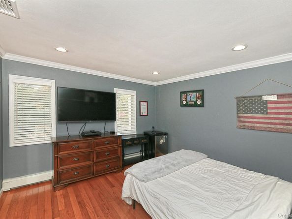 10 Burnham Lane, Dix Hills NY 11746
