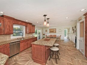 10 Burnham Lane, Dix Hills NY 11746