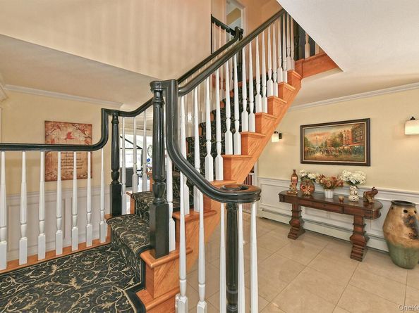 10 Burnham Lane, Dix Hills NY 11746