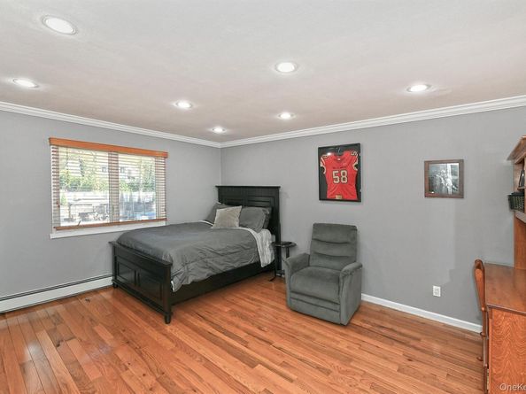 10 Burnham Lane, Dix Hills NY 11746