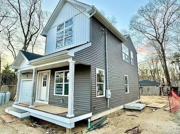 27 Pinewood Dr, Shirley NY 11967