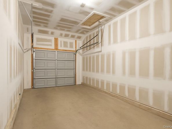 27 Pinewood Dr, Shirley NY 11967