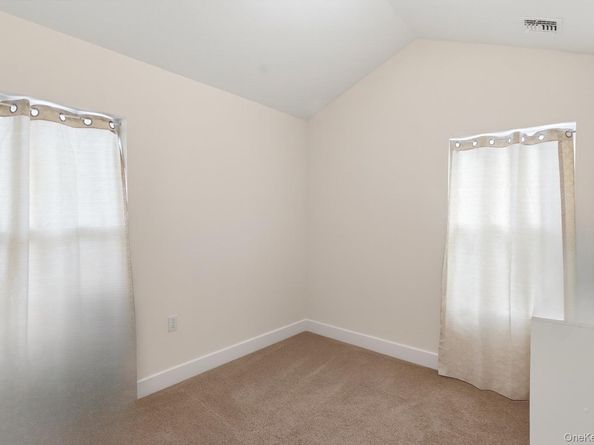 27 Pinewood Dr, Shirley NY 11967