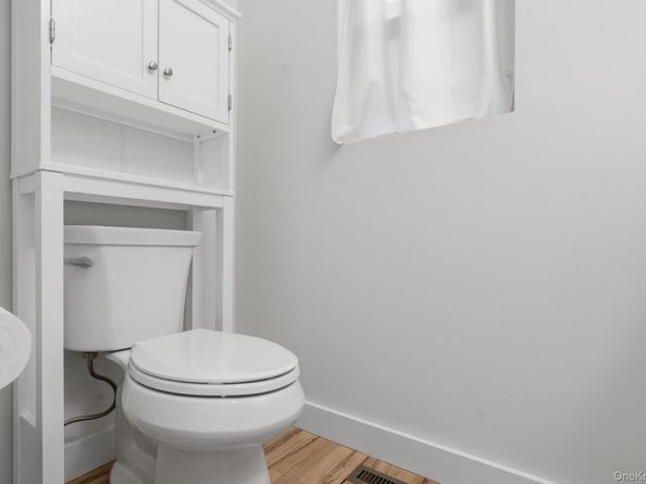 27 Pinewood Dr, Shirley NY 11967