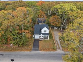 27 Pinewood Dr, Shirley NY 11967