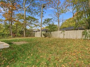 27 Pinewood Dr, Shirley NY 11967