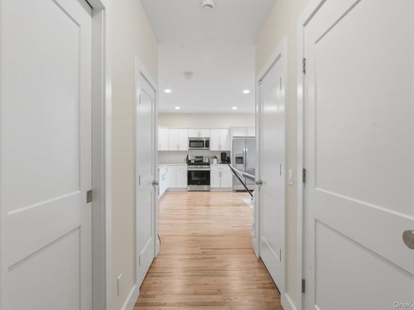 27 Pinewood Dr, Shirley NY 11967