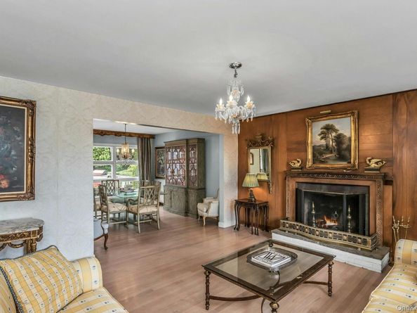 17 Church Street, Locust Valley NY 11560
