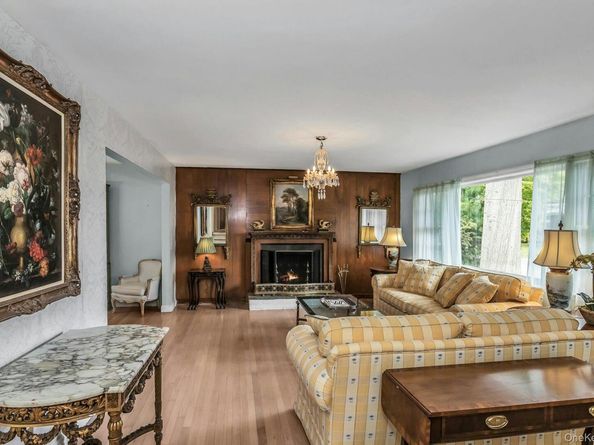 17 Church Street, Locust Valley NY 11560