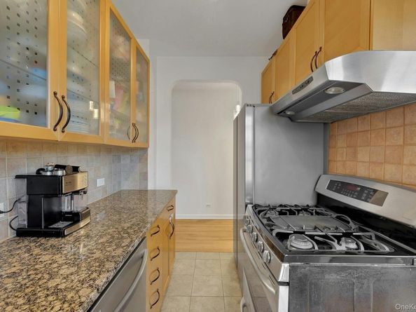 180 Garth Road 6E, Scarsdale NY 10583