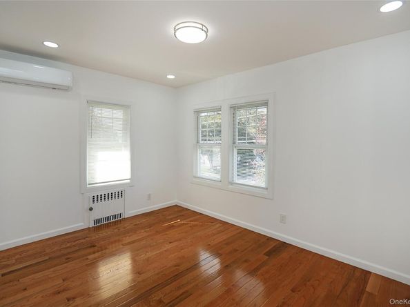 115 N Corona Avenue, Valley Stream NY 11580