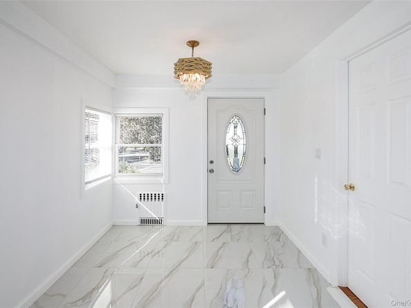 115 N Corona Avenue, Valley Stream NY 11580