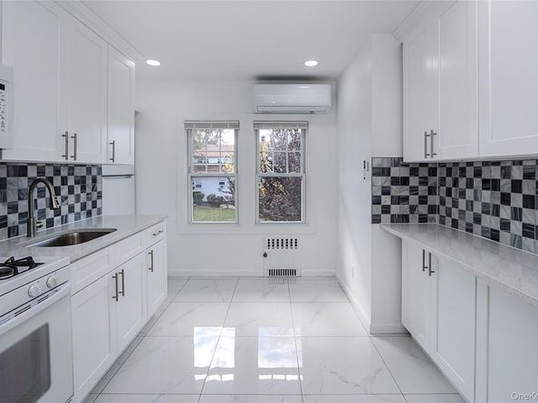 115 N Corona Avenue, Valley Stream NY 11580