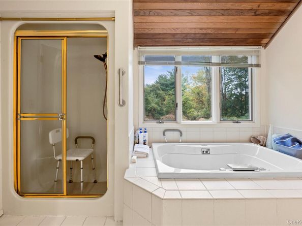 18 Golf Club Road, Saint James NY 11780