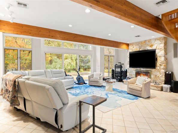 18 Golf Club Road, Saint James NY 11780