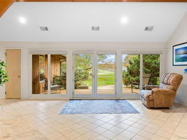 18 Golf Club Road, Saint James NY 11780