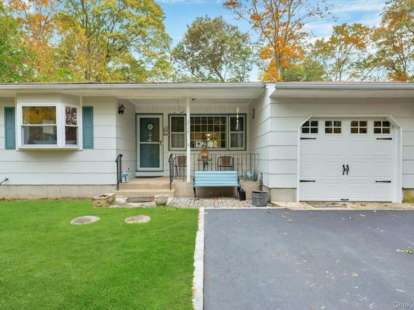 210 3rd Street, Laurel NY 11948