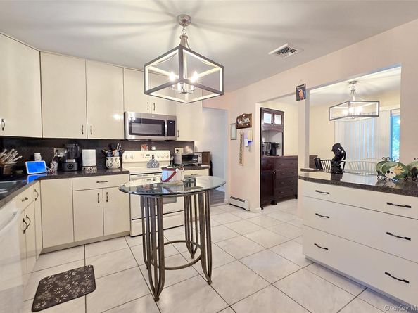 3 Ross Court, Manorville NY 11949