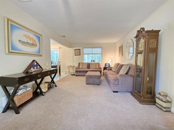 3 Ross Court, Manorville NY 11949