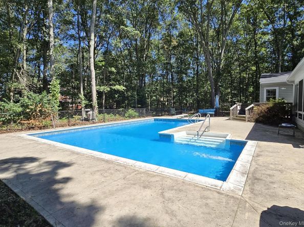 3 Ross Court, Manorville NY 11949