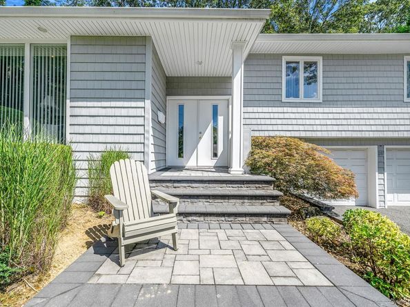 26 Long Ridge Road, Plainview NY 11803