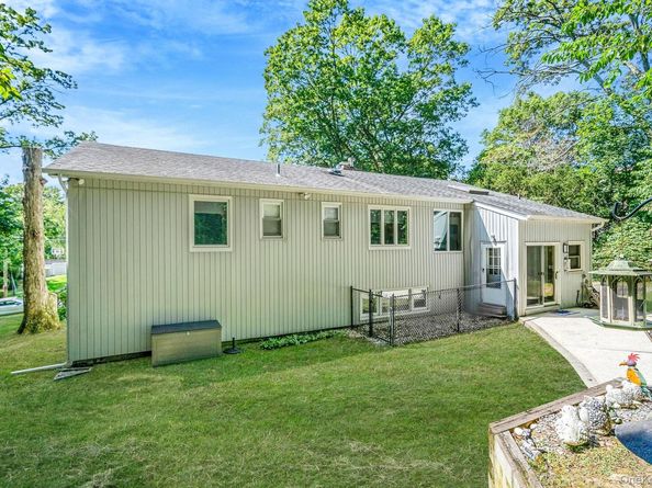 26 Long Ridge Road, Plainview NY 11803